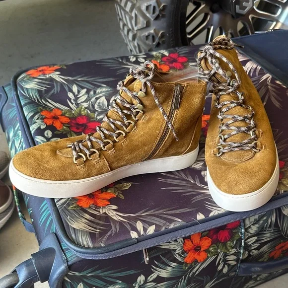 Frye Women’s Suede High-Top Sneakers in Tan with Contrast Laces - Picture 3 of 3